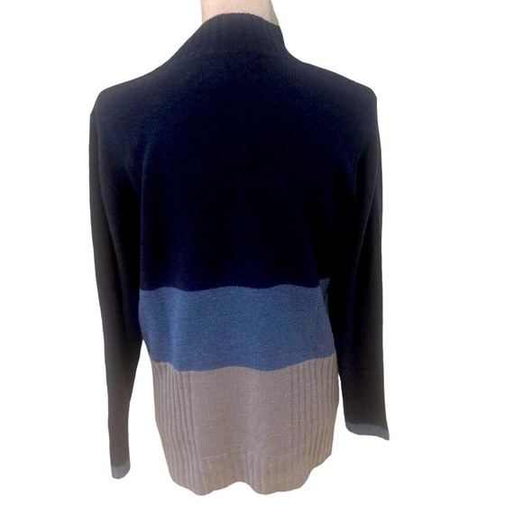 Curio New York color block blue/gray sweater with front zipper detail sz medium - Picture 8 of 11